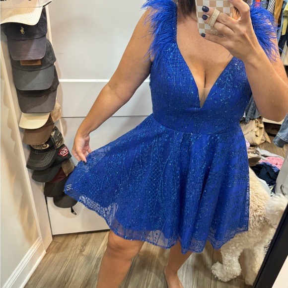 Alyce feather cocktail dress - Picture 2 of 8